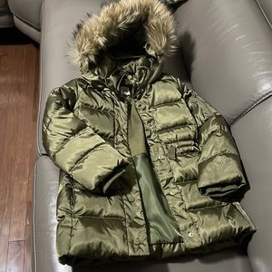 GAP Down Puffer Winter Jacket with detachable Faux Fur Trim.